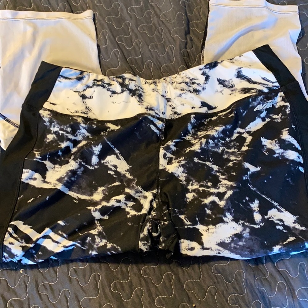 Cropped athletic leggings